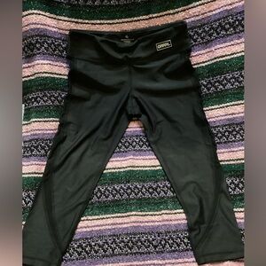 GRRRL KOURTNEY/Monique capri legging-SZ M- waist 14” elastic-19” inseam
K1